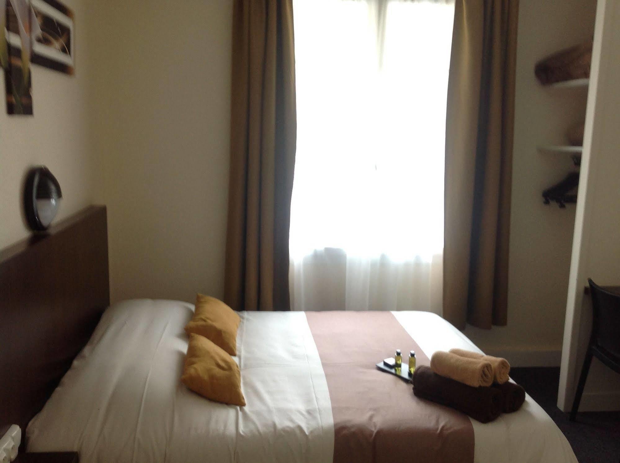 קאין Hotel De La Paix מראה חיצוני תמונה
